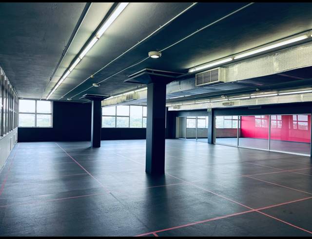 2,999M² RETAIL TO LET IN HALFWAY HOUSE